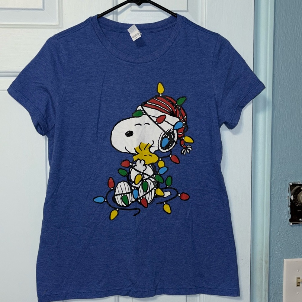Ladies Medium Snoopy Christmas Tshirt